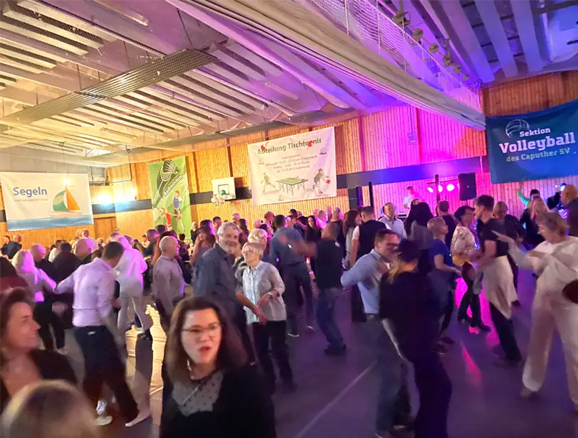 Volle Tanzfläche durch abwechslungsreiche Musik
